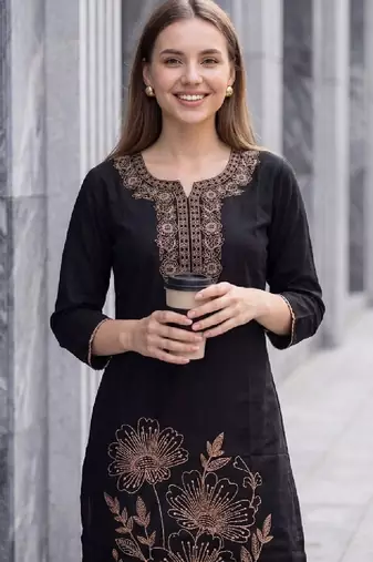 Women floral embroidered thread work kurta
