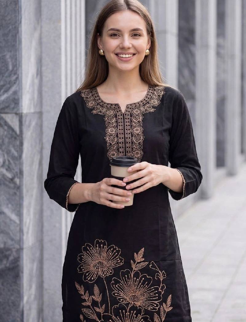 Women floral embroidered thread work kurta