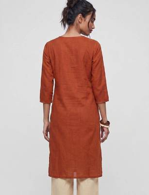 Women embroidered sequinned kurta 2