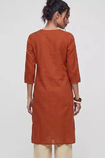 Women embroidered sequinned kurta