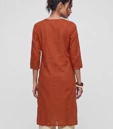 Women embroidered sequinned kurta