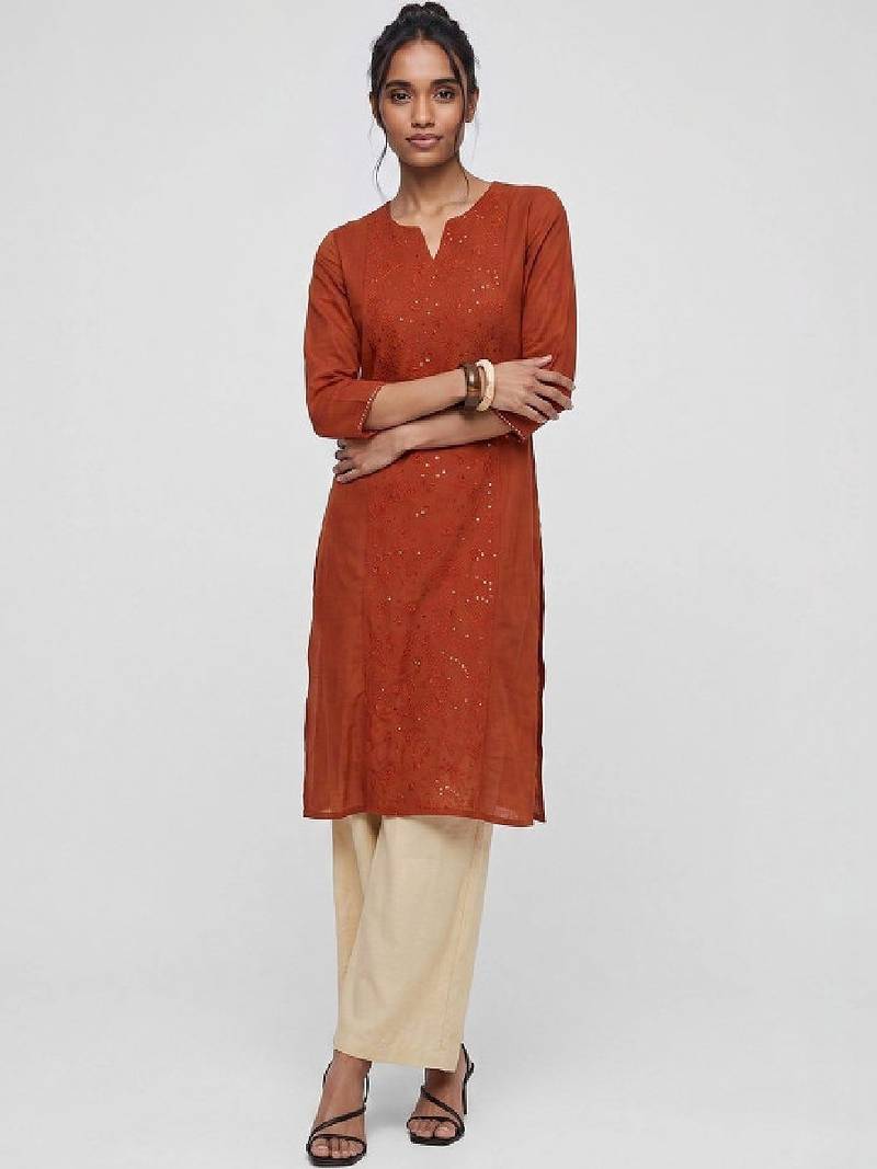 Women embroidered sequinned kurta