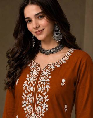 Women embroidered thread work kurta 3