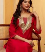 Women embellished kurta