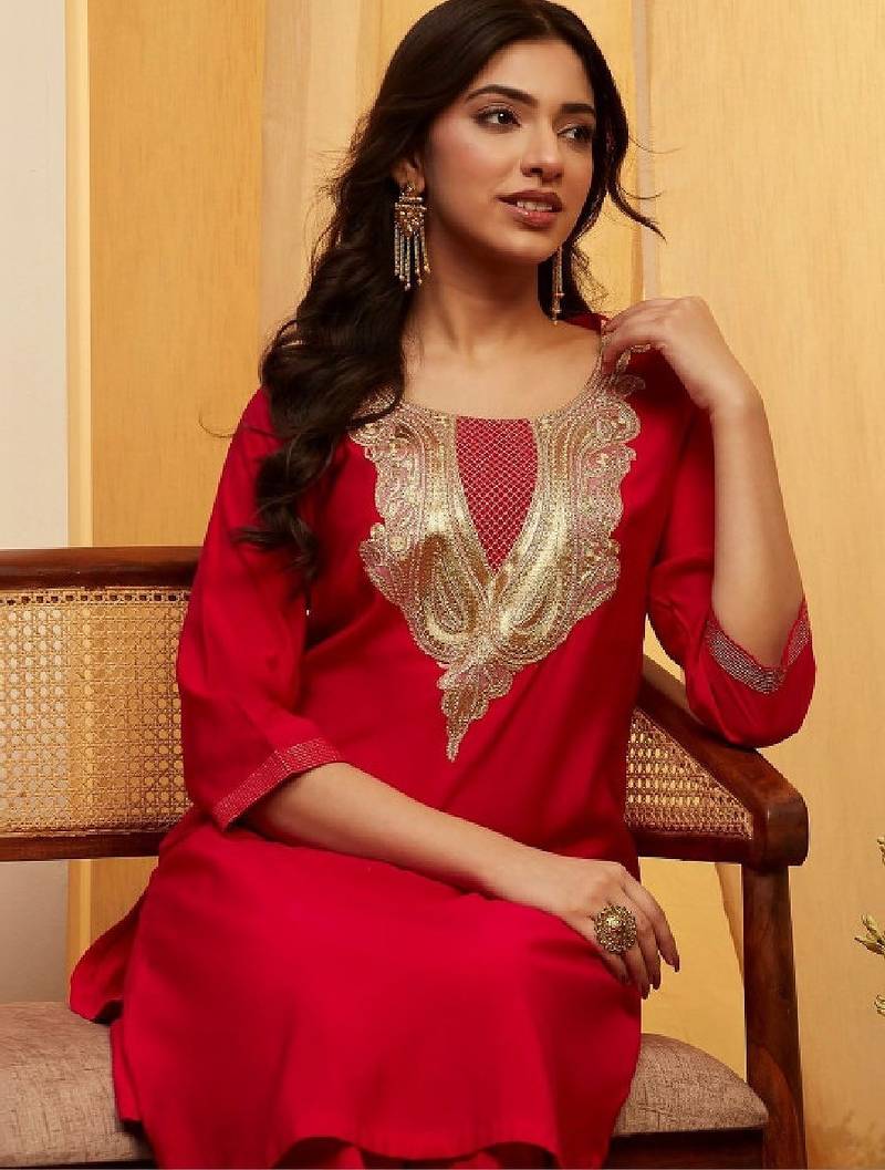 Women embellished kurta
