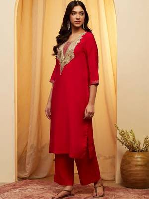 Women embellished kurta 2