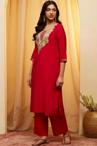 Women embellished kurta