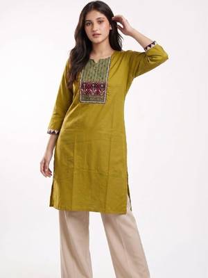 Women ethnic motifs printed mirror work kurta 1