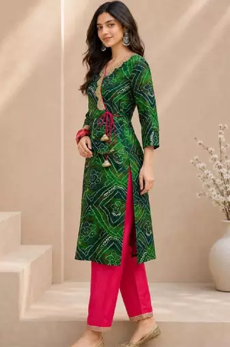 Women bandhani printed gotta patti kurta