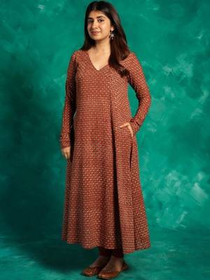 Women ethnic motifs printed anarkali kurta 1