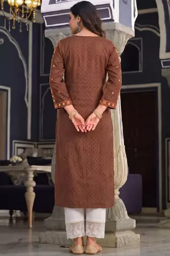Women ethnic motifs embroidered thread work dobby kurta.