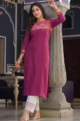 Women embroidered mirror work dobby kurta.