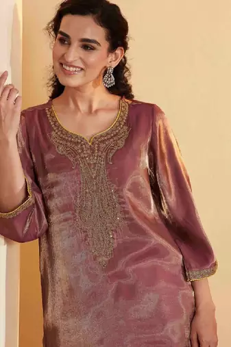 Women embellished kurta