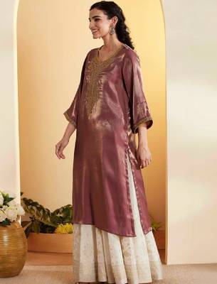 Women embellished kurta 2