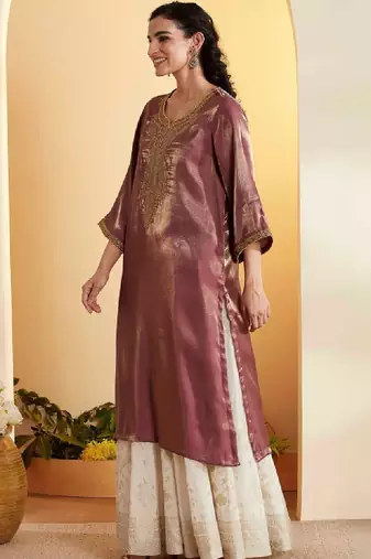 Women embellished kurta