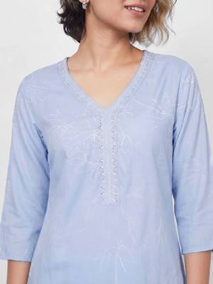 Women floral embroidered thread work floral kurta 3