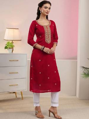 Women ethnic motifs embroidered thread work kurta 1