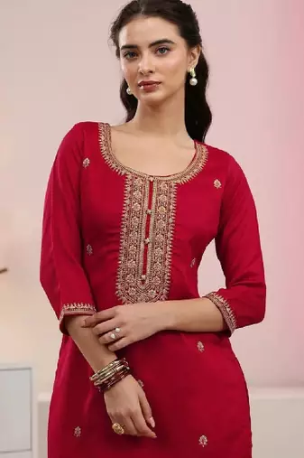 Women ethnic motifs embroidered thread work kurta