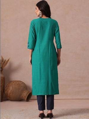 Women embroidered thread work kurta 1