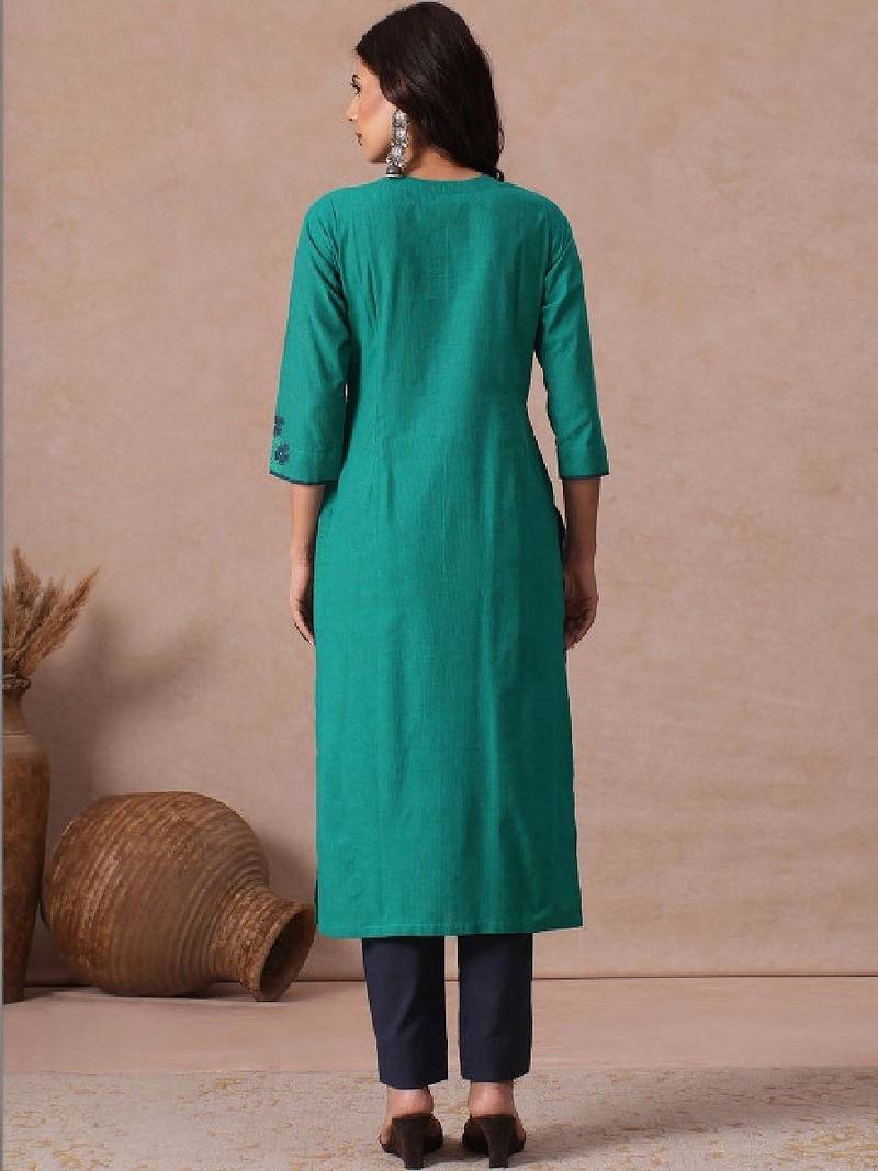 Women embroidered thread work kurta