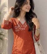 Women ethnic motifs embroidered thread work kurta
