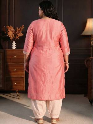 Women ethnic motifs embroidered thread work kurta 2