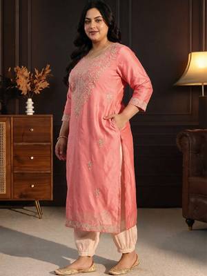 Women ethnic motifs embroidered thread work kurta 3