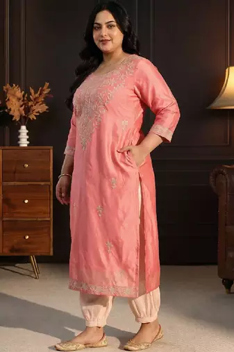 Women ethnic motifs embroidered thread work kurta