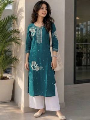 Women ethnic motifs embroidered thread work kurta 2
