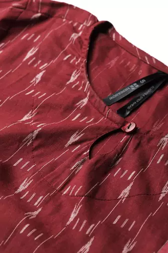 Women maroon & off-white printed straight kurta