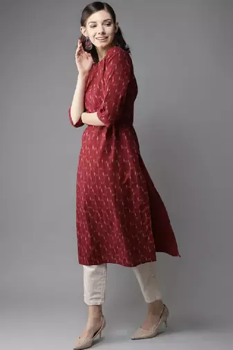 Women maroon & off-white printed straight kurta