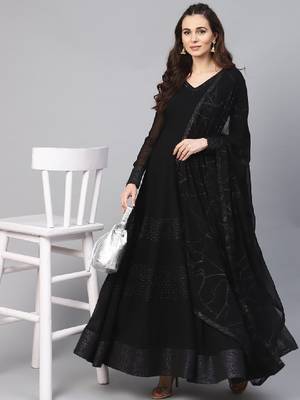 Women black solid anarkali kurta with dupatta 1