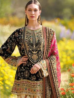 Black heavy chinon silk blend digital print hand work kurta pant dupatta set 3