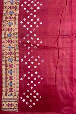 maroon bandhani work bandhej banarasi saree 4