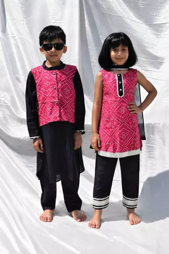 Pink & blue embroidered & bandhani cotton kurta set & kurta jacket brother sister matching combo