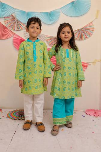 Green printed cotton kurta set & kurta pyjama brother sister matching combo