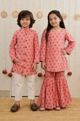 Peach pink printed cotton gharara set & kurta pyjama brother sister matching combo 1