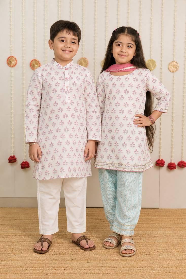Off white printed cotton kurta salwar set & kurta pyjama brother sister matching combo
