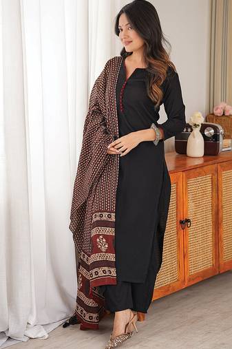Black rayon 17 kg kurti pent dupatta set