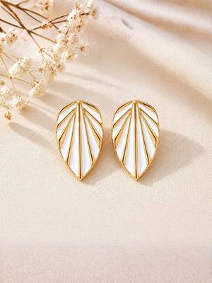 Fashion gold plated anti tarnish leaf stud earrings for women & girls 2