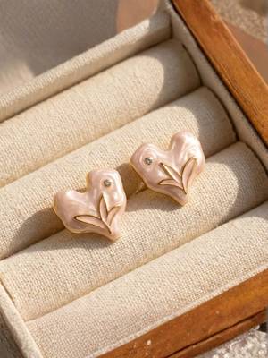Fashion gold plated anti tarnish heart stud earrings for women & girls 2