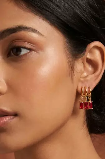Fashion anti tarnish gold plated american diamond stud earrings for women