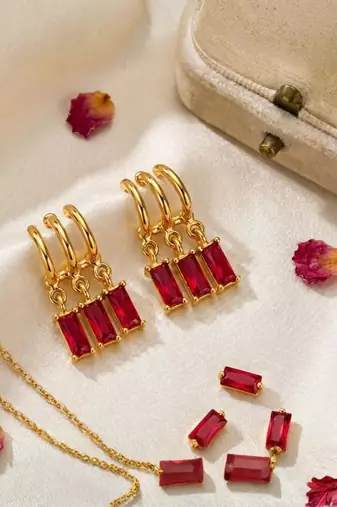Fashion anti tarnish gold plated american diamond stud earrings for women