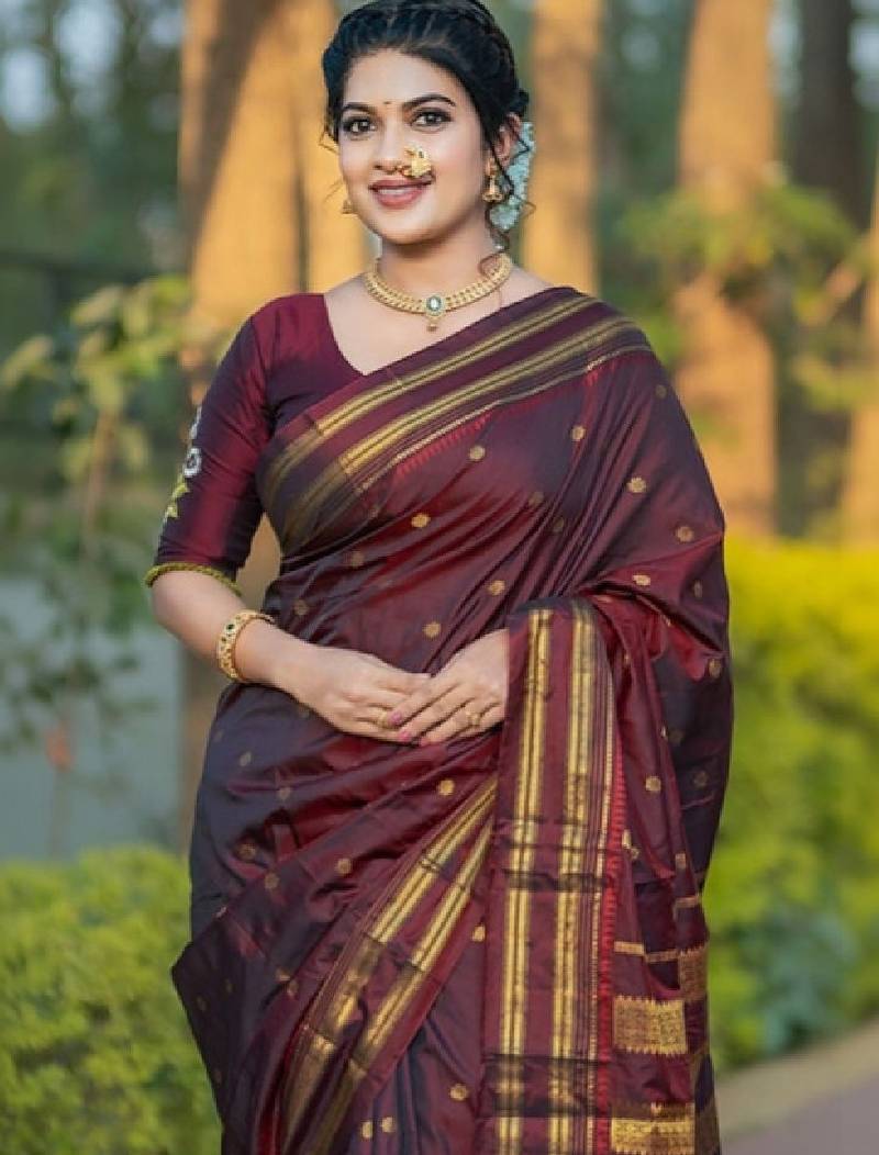 Woven design zari silk blend kanjeevaram saree