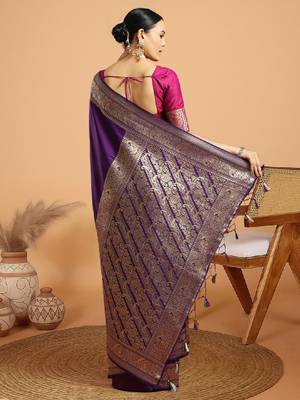 Woven design zari kanjivaram saree with unstitched blouse 2