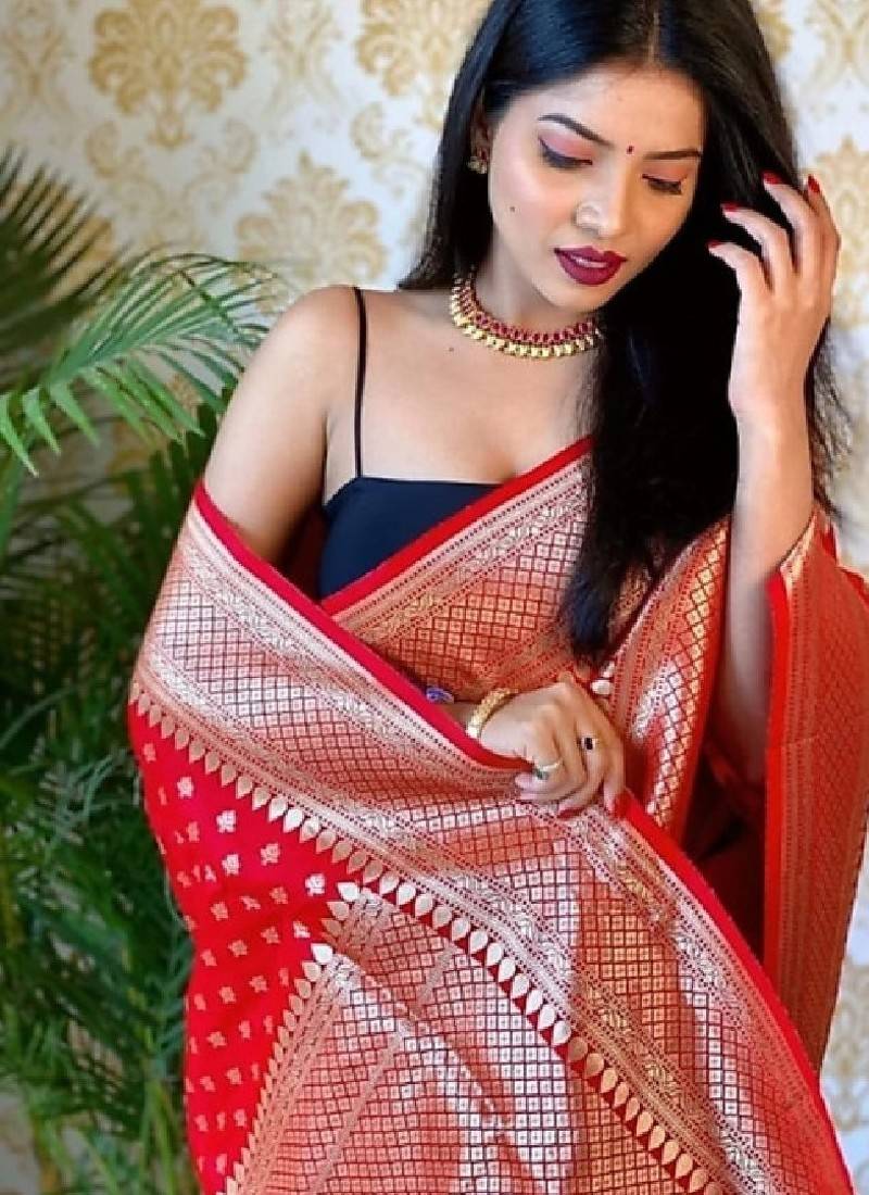 Woven design zari kanjeevaram saree