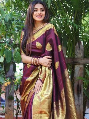 Woven design zari kanjeevaram saree with handloom weaving 1