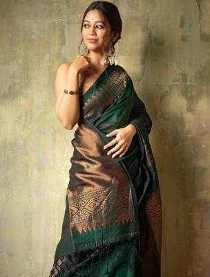Women woven design kanjeevaram sarees 2