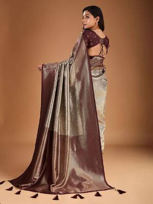 Floral zari woven design tassels saree with blouse piece 2