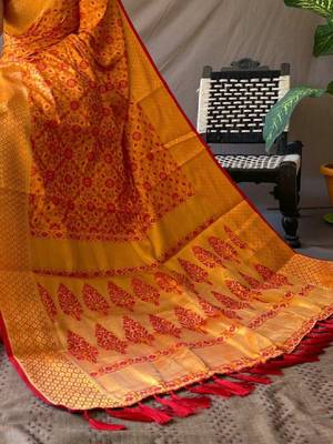 Ethnic motifs woven design zari kanjeevaram saree 3